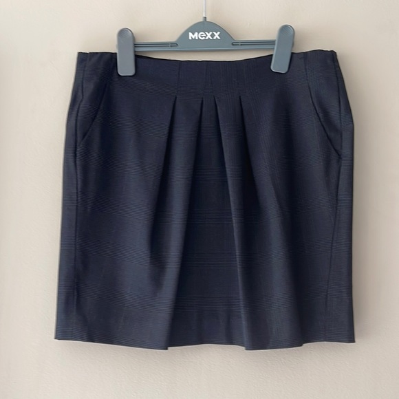 Esprit Tulip-Shaped Skirt With Front Pleats Thin Stripes Navy Blue Grey Size 8 - Picture 2 of 15